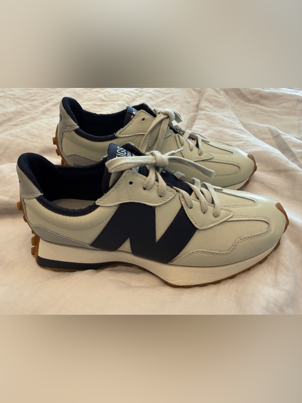 New Balance Figs cream and navy 327 Sneakers